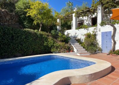 G422 - from the pool area