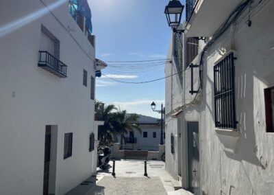 B423 - the street outside the house