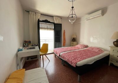 B423 - bedroom