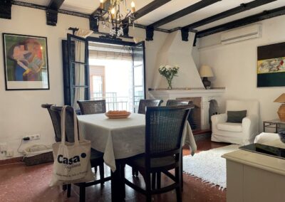 B423 - dining area/living room