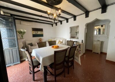 B423 - dining area