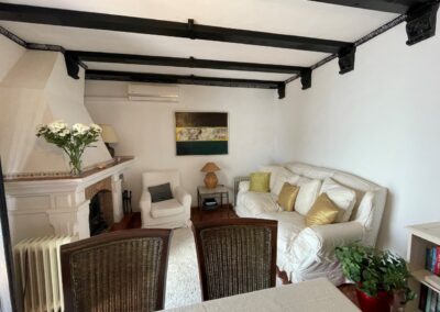 B423 - living room