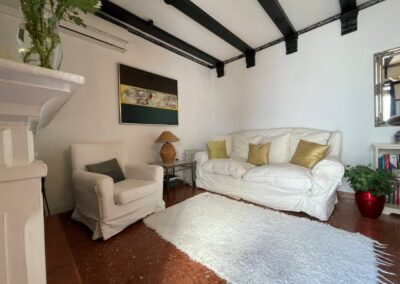 B423 - living room