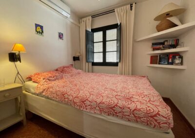 B423 - bedroom