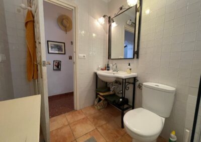 B423 - bathroom