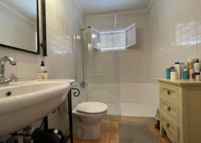 B423 - bathroom