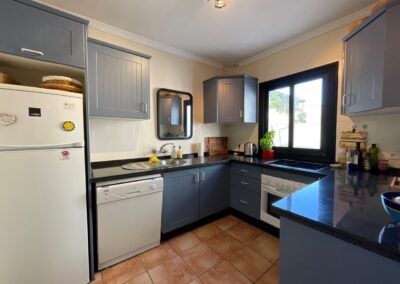 B423 - kitchen