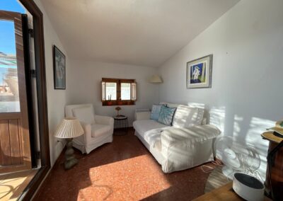 B423 - living room upstairs
