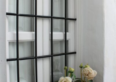 R28 - Bathroom window