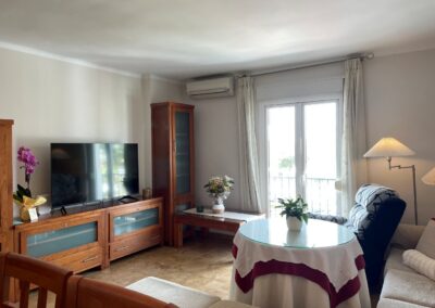 B426 - stue med balkon